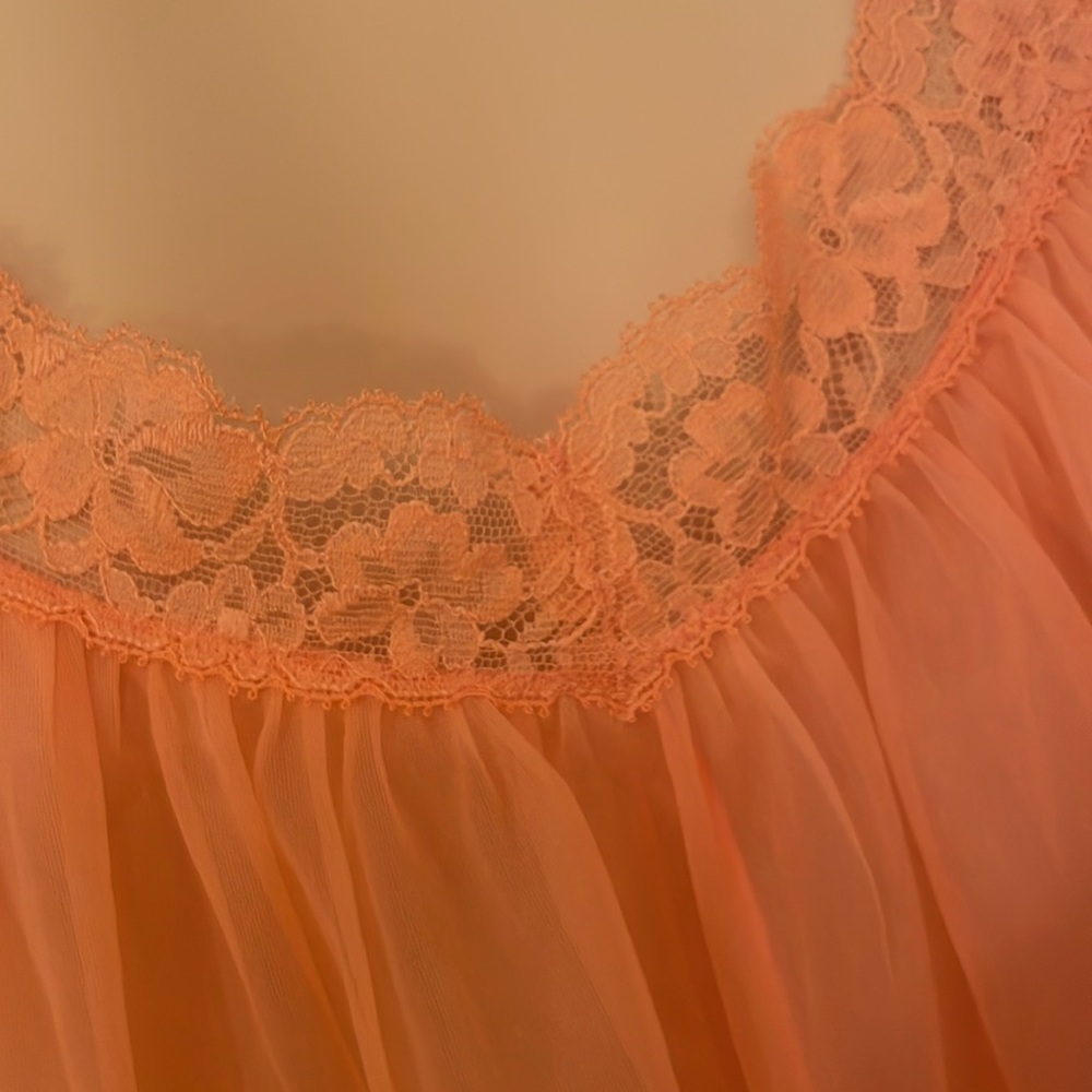 Vintage VANITY FAIR orange nighty with orange lace trim. Size XS - Picture 9 of 10